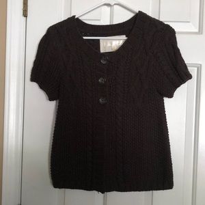 Kaisely short sleeve sweater. Dark grey.